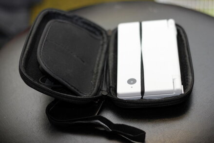 DS Lite pouzdro tvrzené s poutkem černé